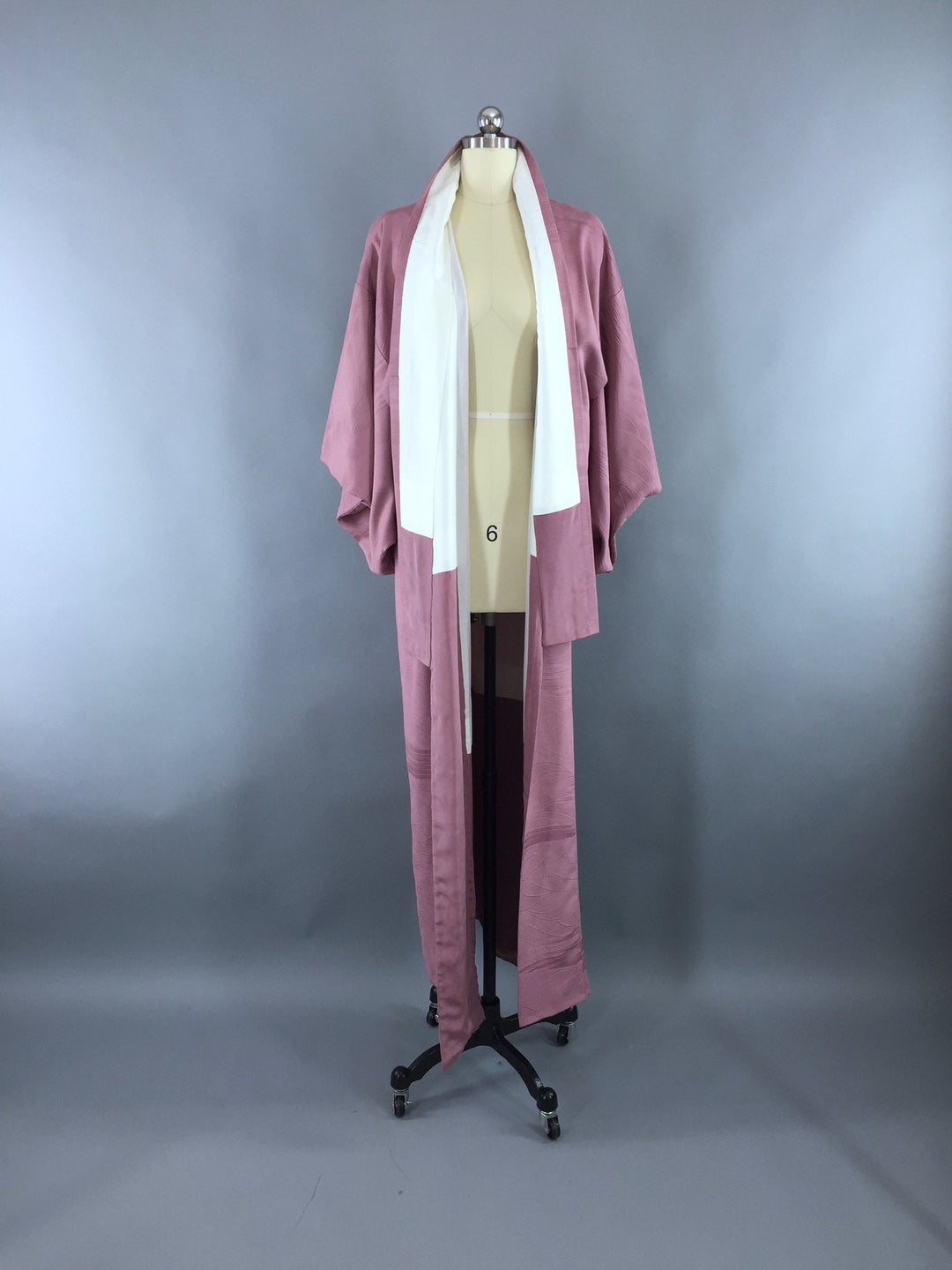 1950s Vintage Silk Kimono Robe in Lavender Purple Textured Crepe - ThisBlueBird