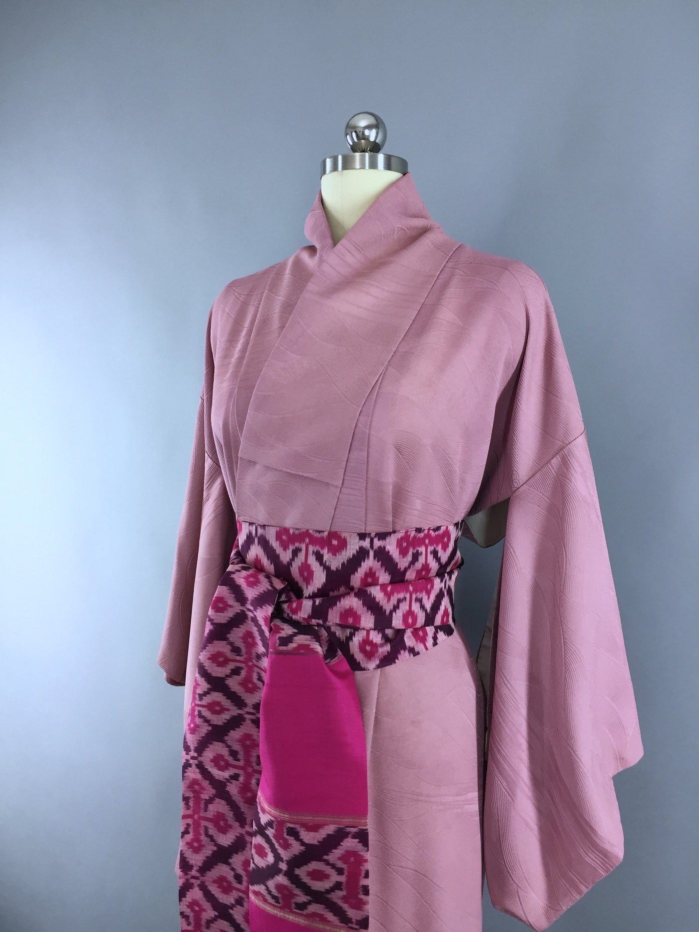 1950s Vintage Silk Kimono Robe in Lavender Purple Textured Crepe - ThisBlueBird