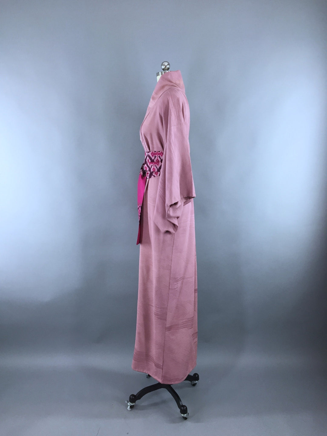 1950s Vintage Silk Kimono Robe in Lavender Purple Textured Crepe - ThisBlueBird