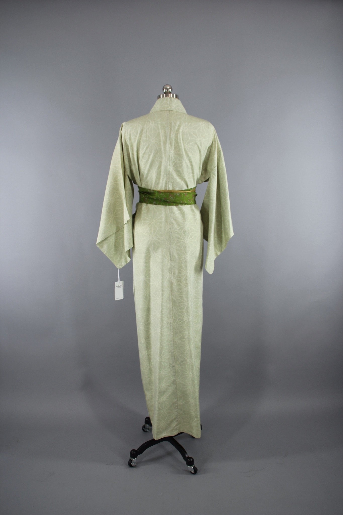 1950s Vintage Silk Kimono Robe in Light Green & Ivory Ikat Star Flower ...