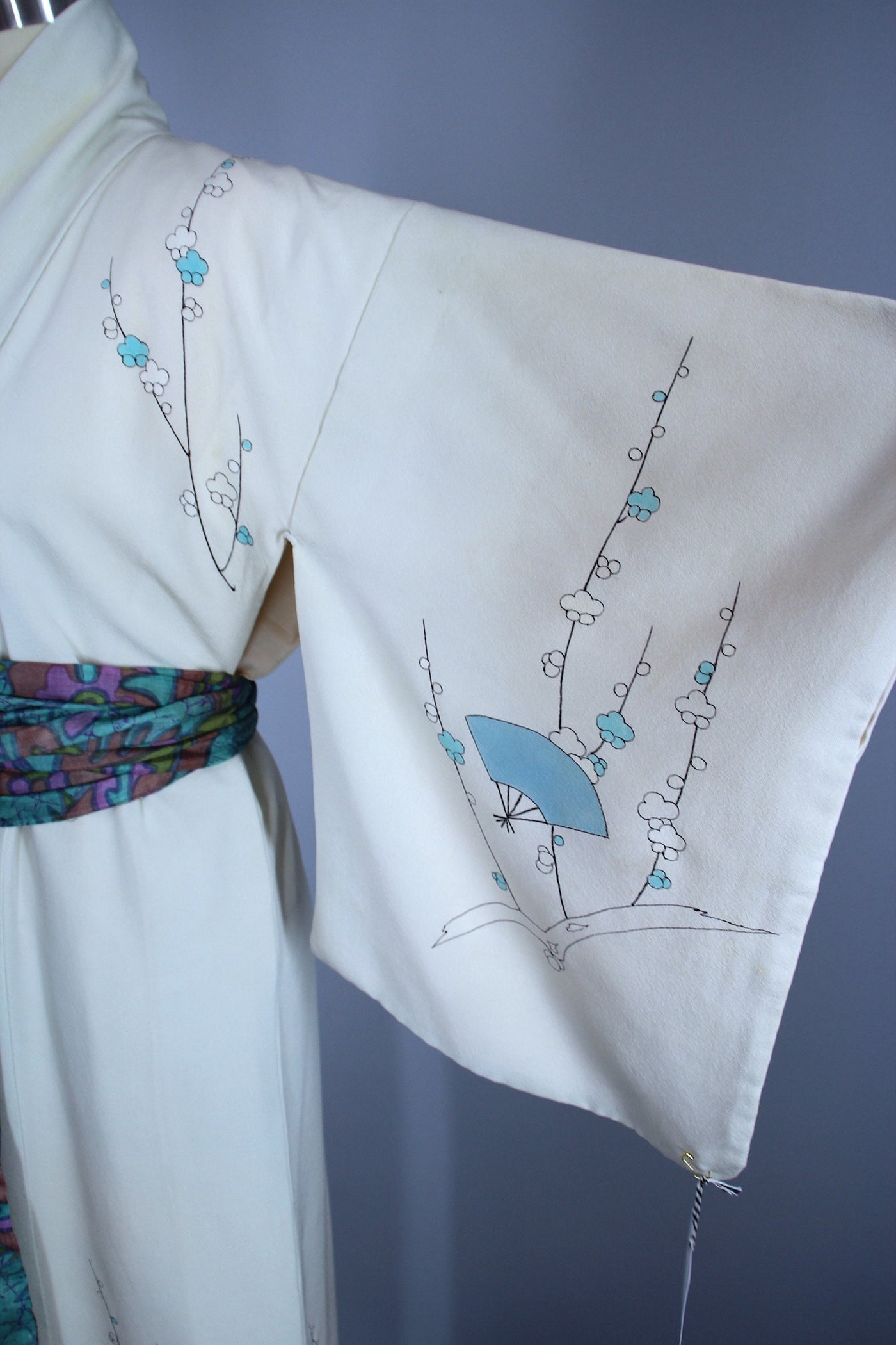 1950s Vintage Silk Kimono Robe / Ivory Lavender Fans Floral - ThisBlueBird
