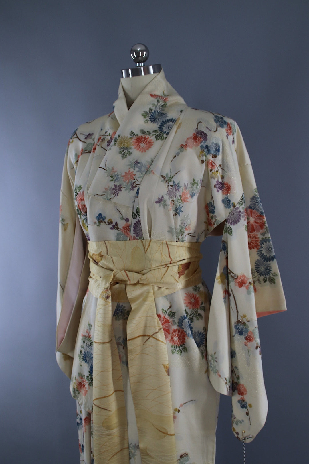1950s Vintage Silk Kimono Robe / Ivory Metalic Floral OMESHI URUSHI Embroidery - ThisBlueBird