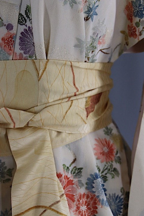 1950s Vintage Silk Kimono Robe / Ivory Metalic Floral OMESHI URUSHI Embroidery - ThisBlueBird