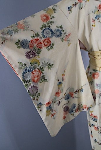 1950s Vintage Silk Kimono Robe / Ivory Metalic Floral OMESHI URUSHI Embroidery - ThisBlueBird