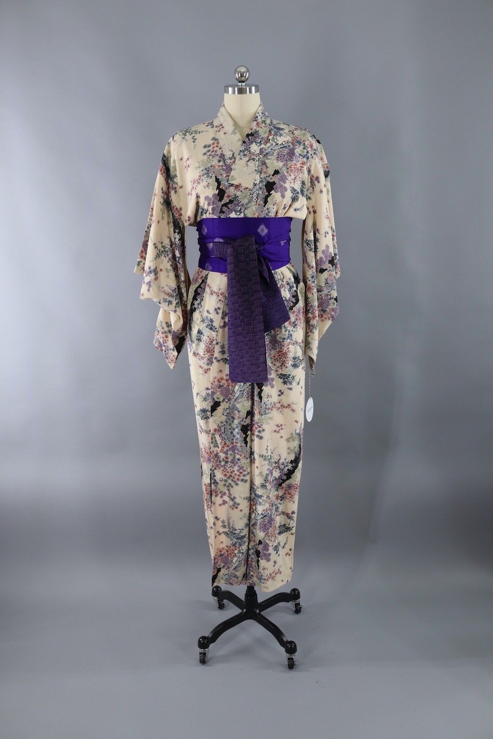 1950s Vintage Silk Kimono Robe / Ivory Wisteria Peacock Feathers - ThisBlueBird