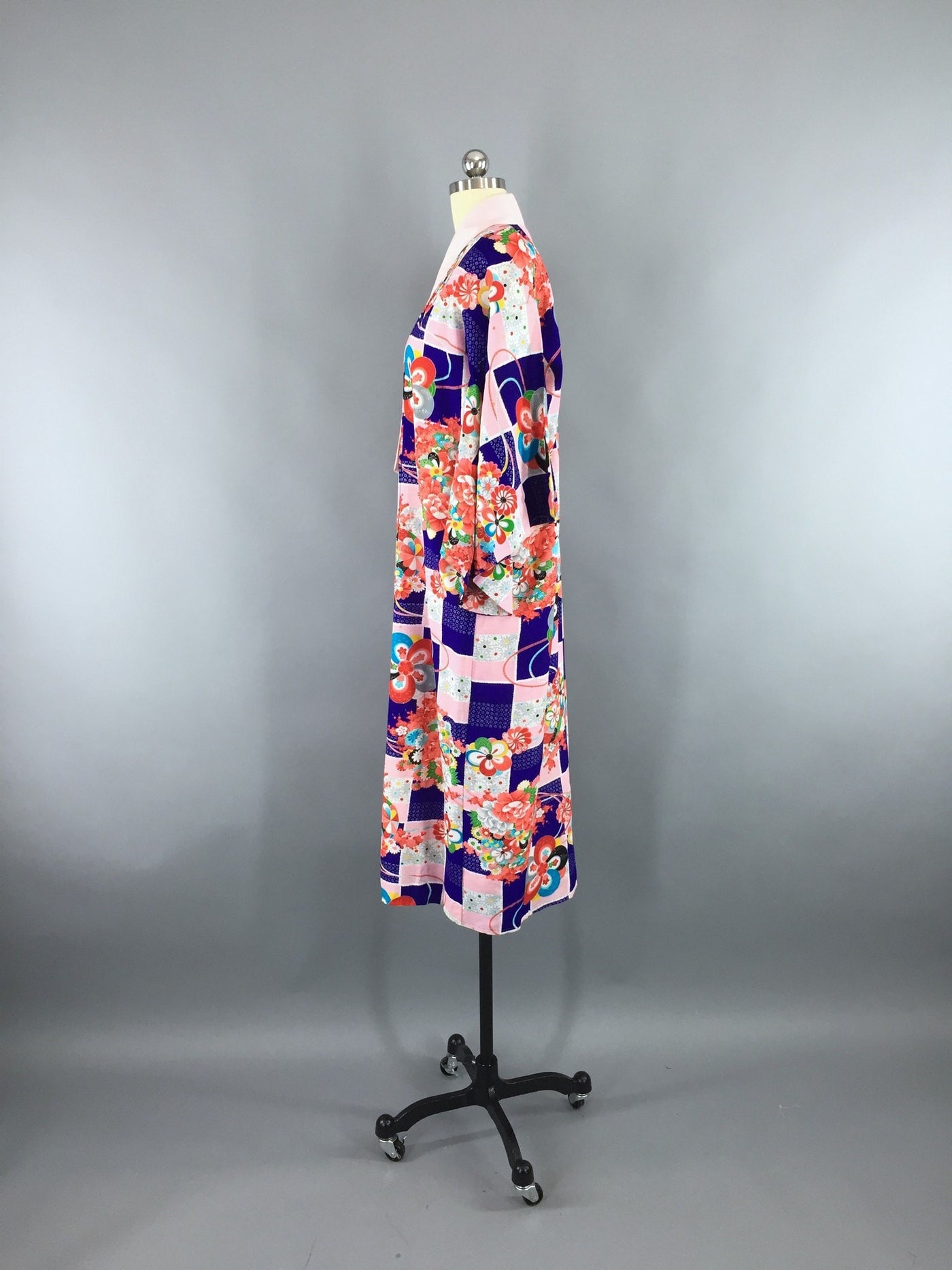 1950s Vintage Silk Kimono Robe Juban with Pink Purple Floral - ThisBlueBird