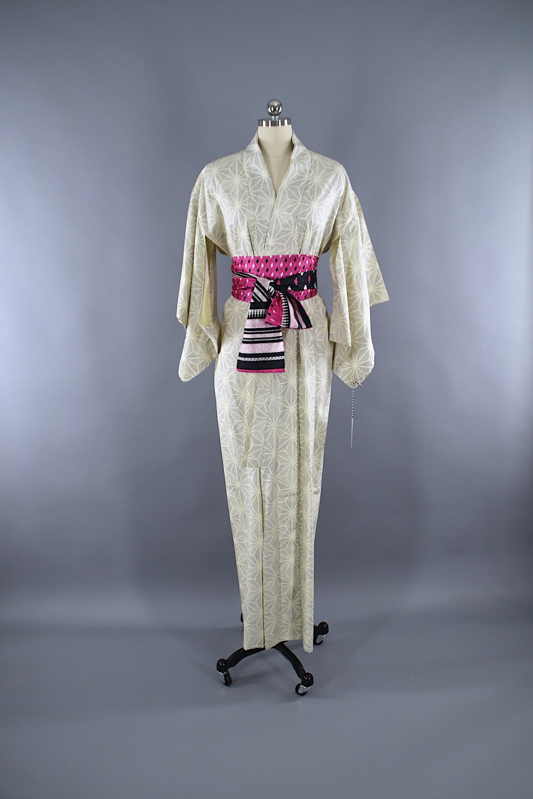 1950s Vintage Silk Kimono Robe / Meisen White &amp; Black Stars - ThisBlueBird