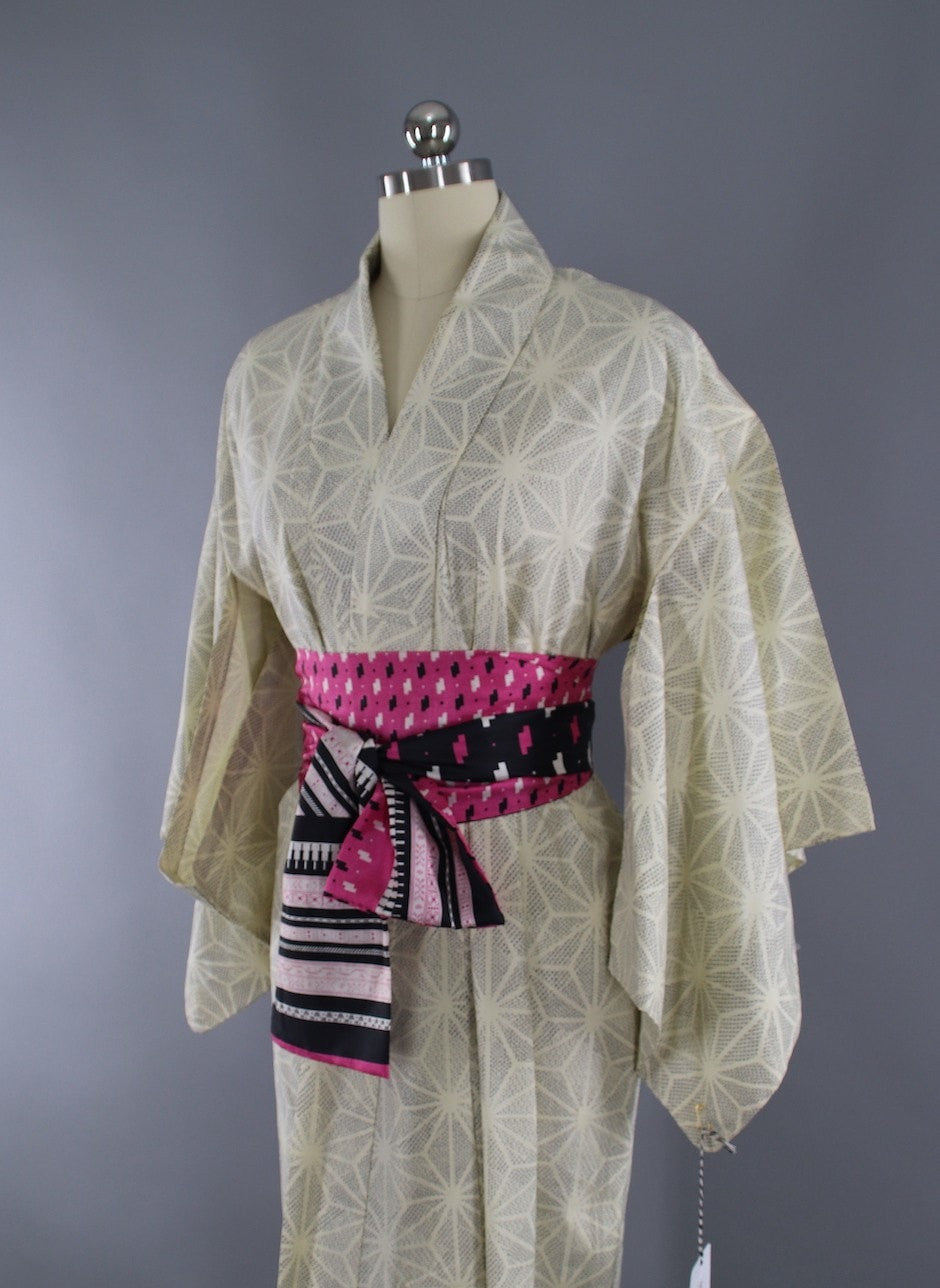 1950s Vintage Silk Kimono Robe / Meisen White &amp; Black Stars - ThisBlueBird