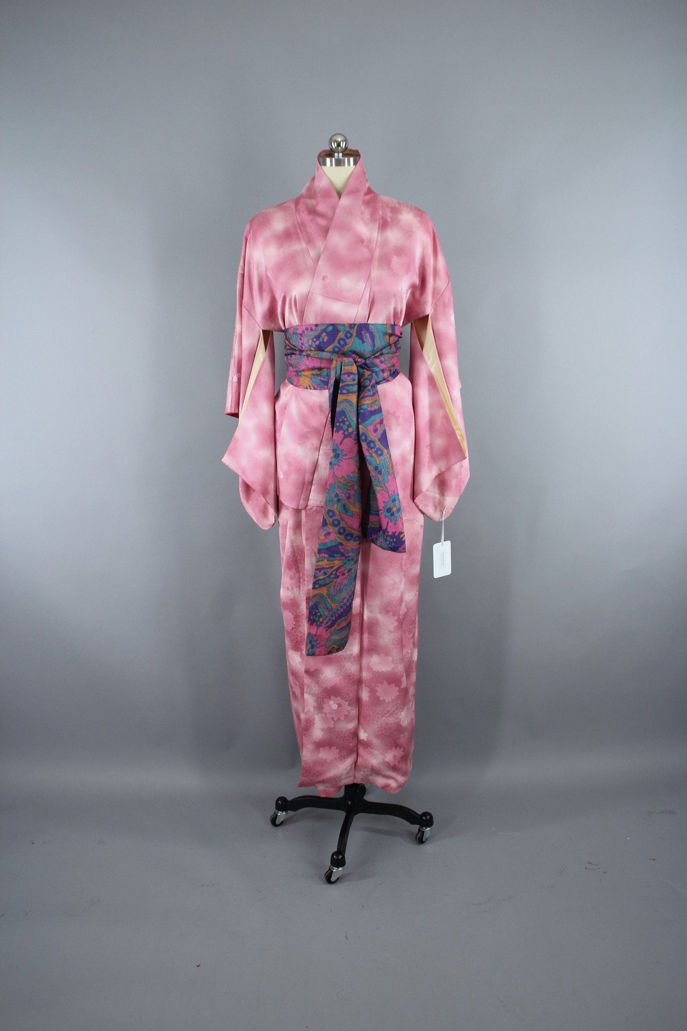 1950s Vintage Silk Kimono Robe / Pink Ombre Clouds Floral – ThisBlueBird