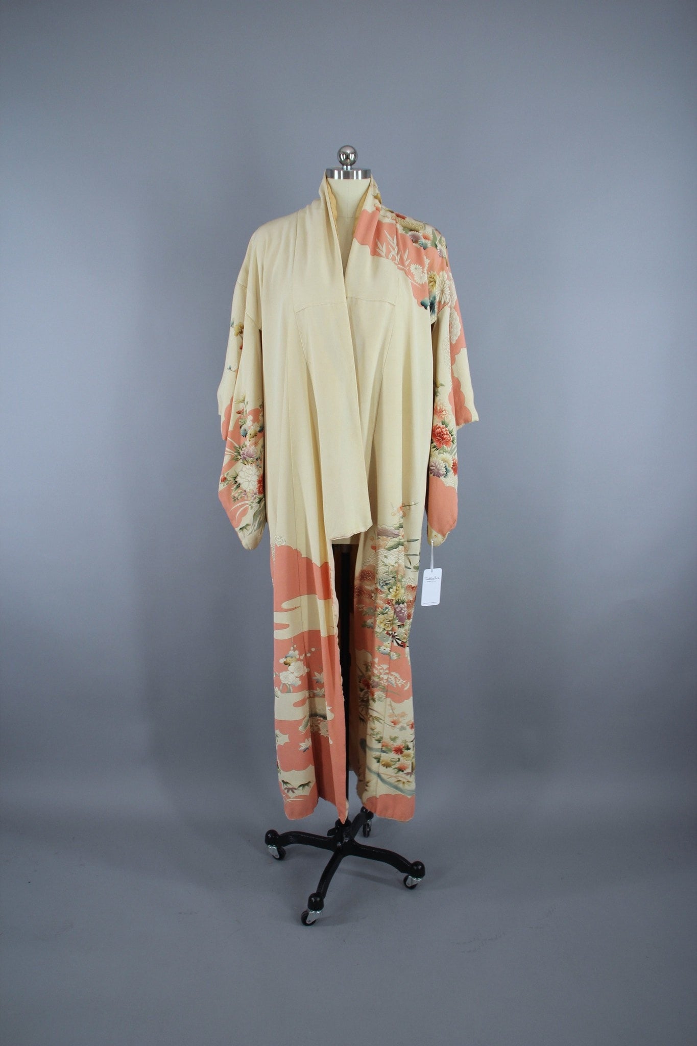 1950s Vintage Silk Kimono Robe / Salmon Pink Traditional Floral - ThisBlueBird