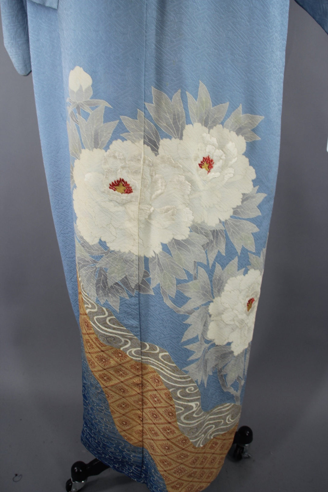1950s Vintage Silk Kimono Robe / Sky Blue Embroidered Floral - ThisBlueBird
