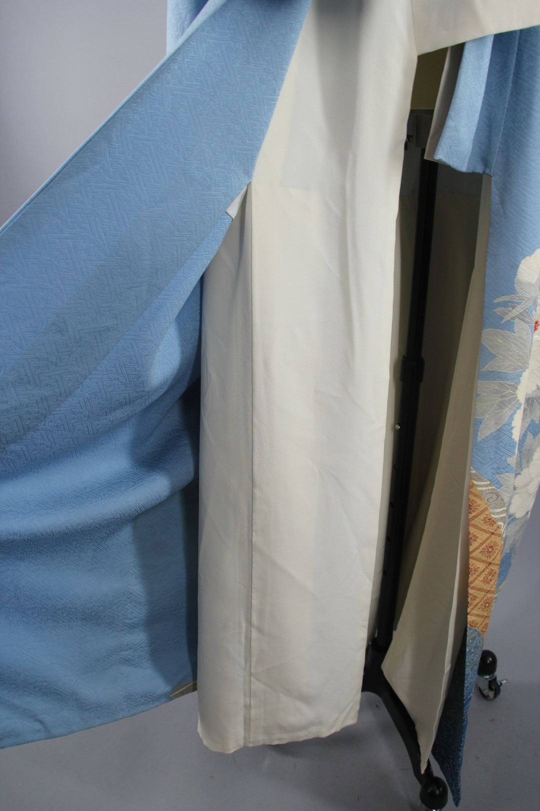 1950s Vintage Silk Kimono Robe / Sky Blue Embroidered Floral - ThisBlueBird