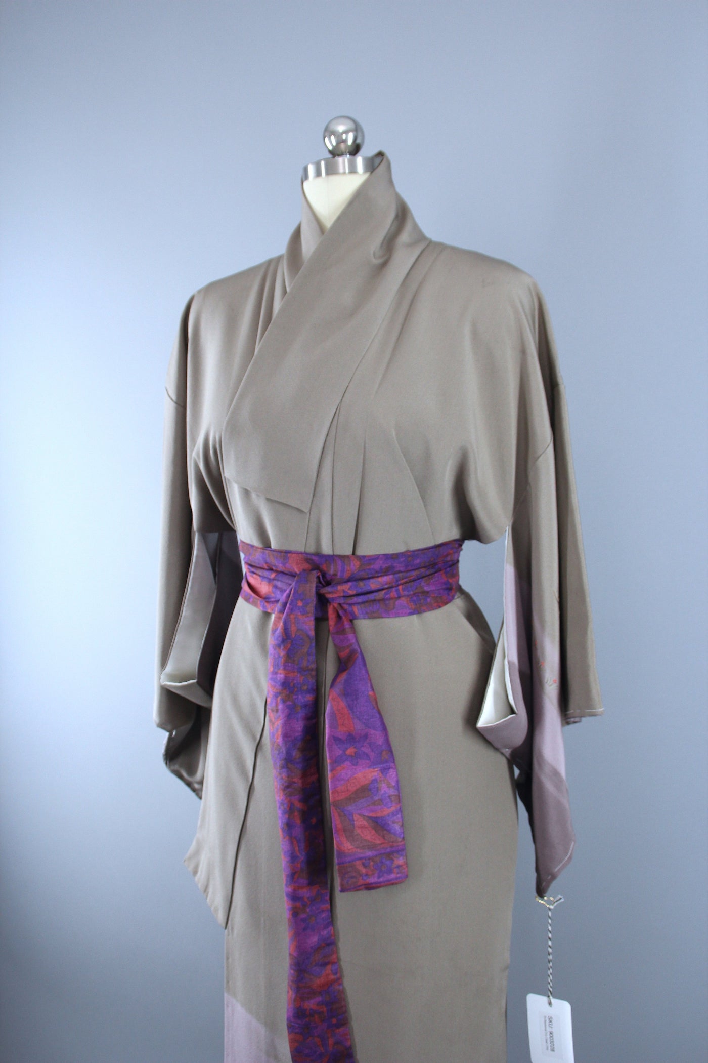 1950s Vintage Silk Kimono Robe / Tan Lavender Embroidered Birds - ThisBlueBird