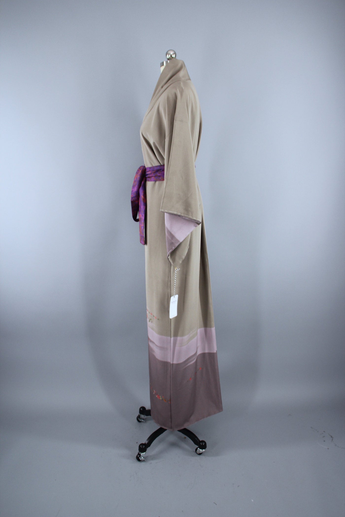 1950s Vintage Silk Kimono Robe / Tan Lavender Embroidered Birds - ThisBlueBird