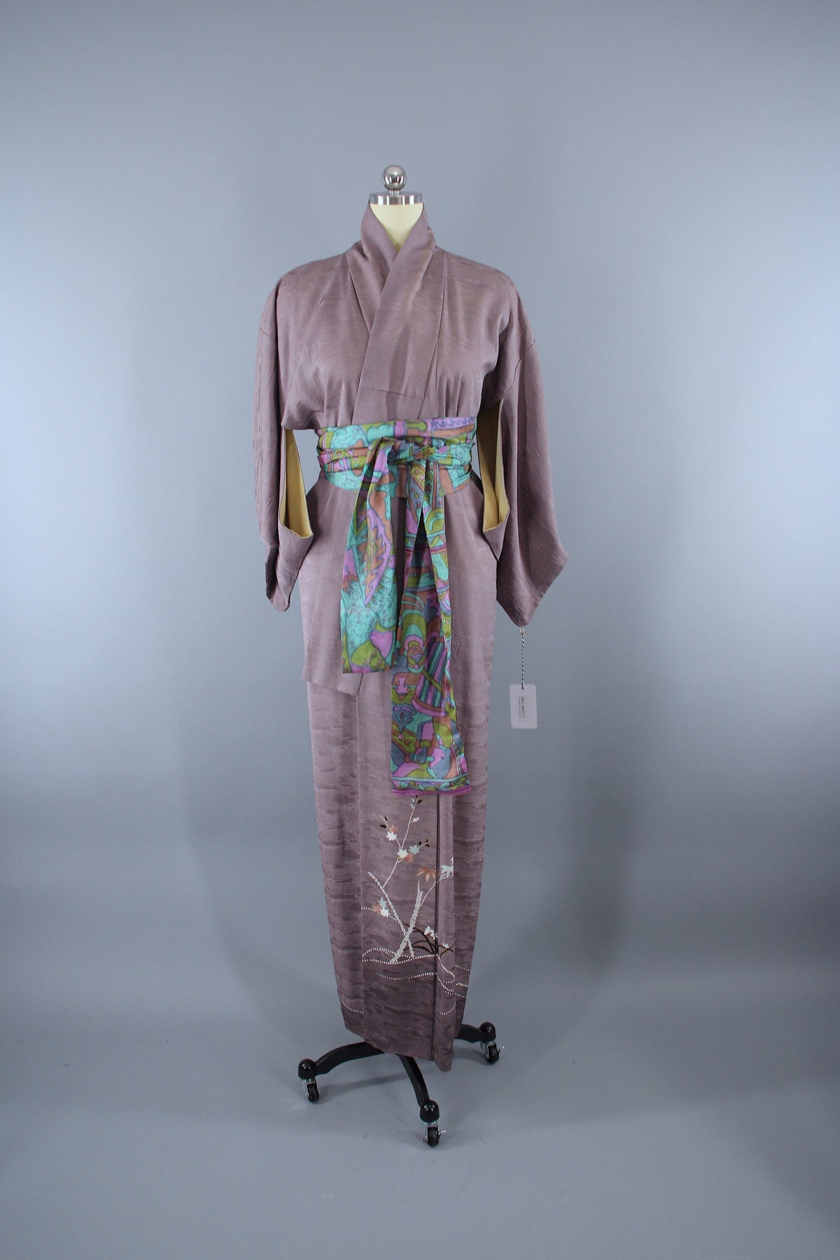 1950s Vintage Silk Kimono Robe / Taupe Maple Leaf Floral – ThisBlueBird
