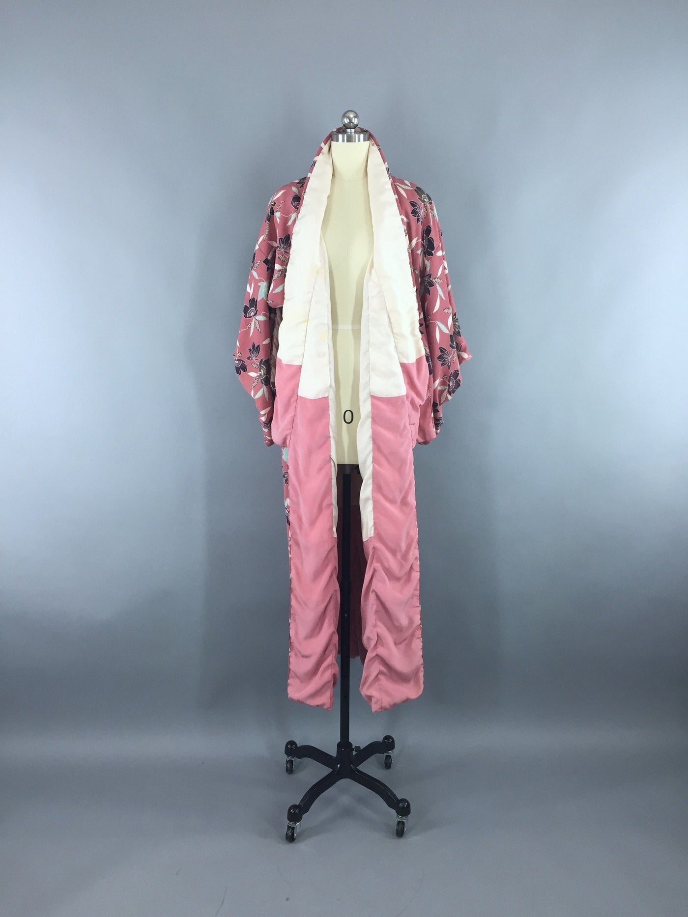1950s Vintage Silk Kimono Robe with Mauve Pink Floral Print - ThisBlueBird