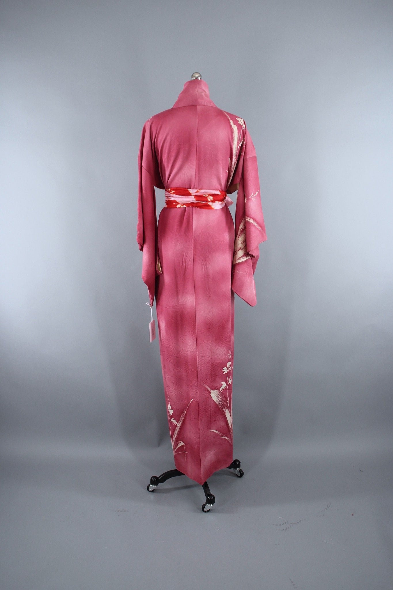1950s Vintage Silk Kimono Robe with Mauve Pink Ombre Floral Pattern - ThisBlueBird