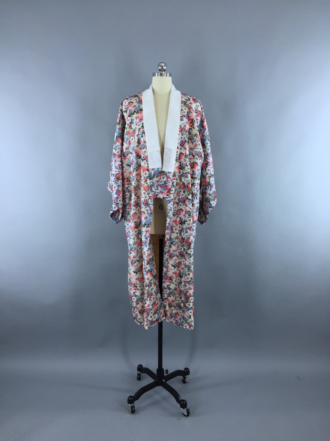 1950s Vintage Silk Kimono Robe with Pink Daisy Floral Print - ThisBlueBird