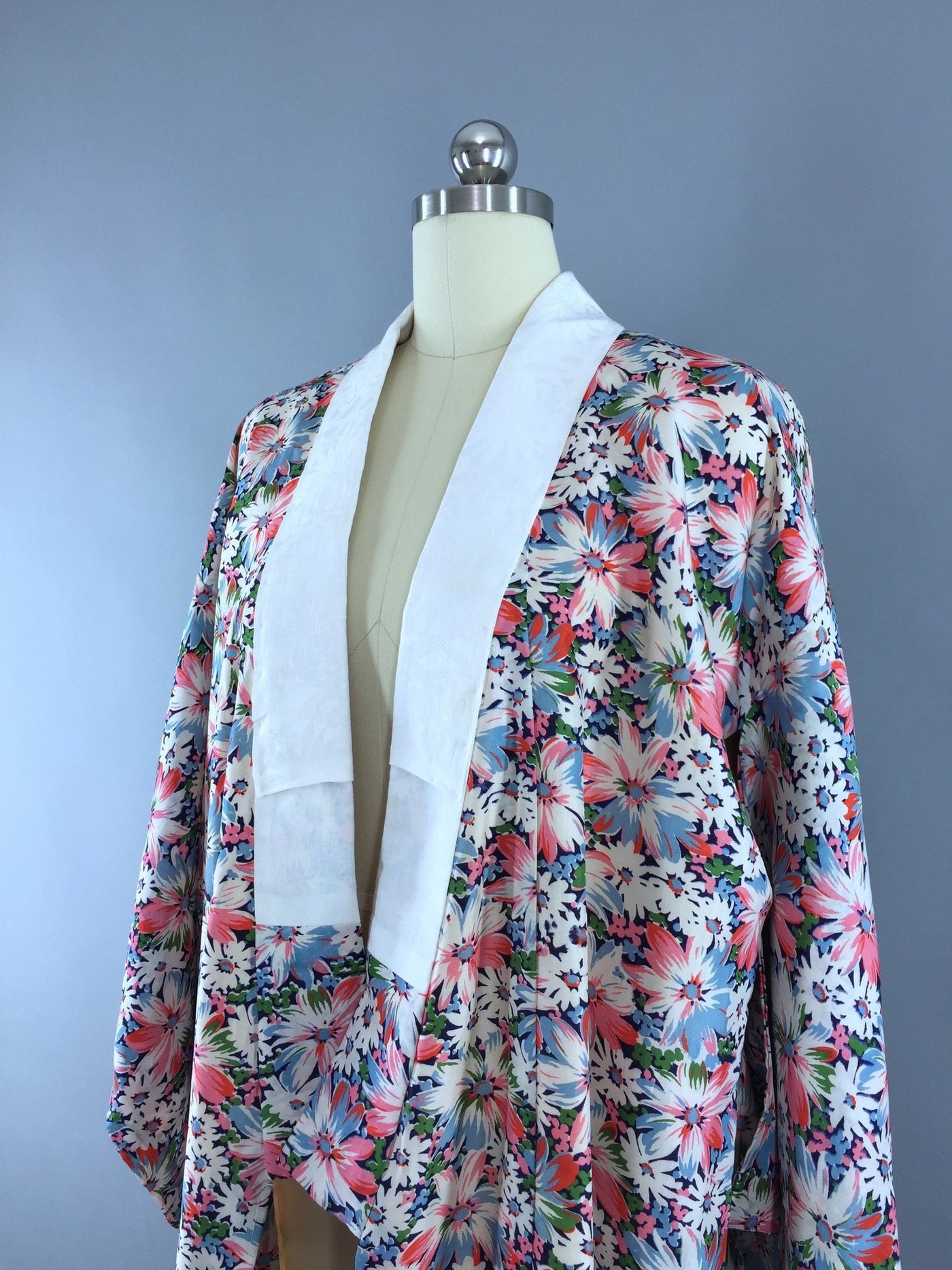 1950s Vintage Silk Kimono Robe with Pink Daisy Floral Print - ThisBlueBird