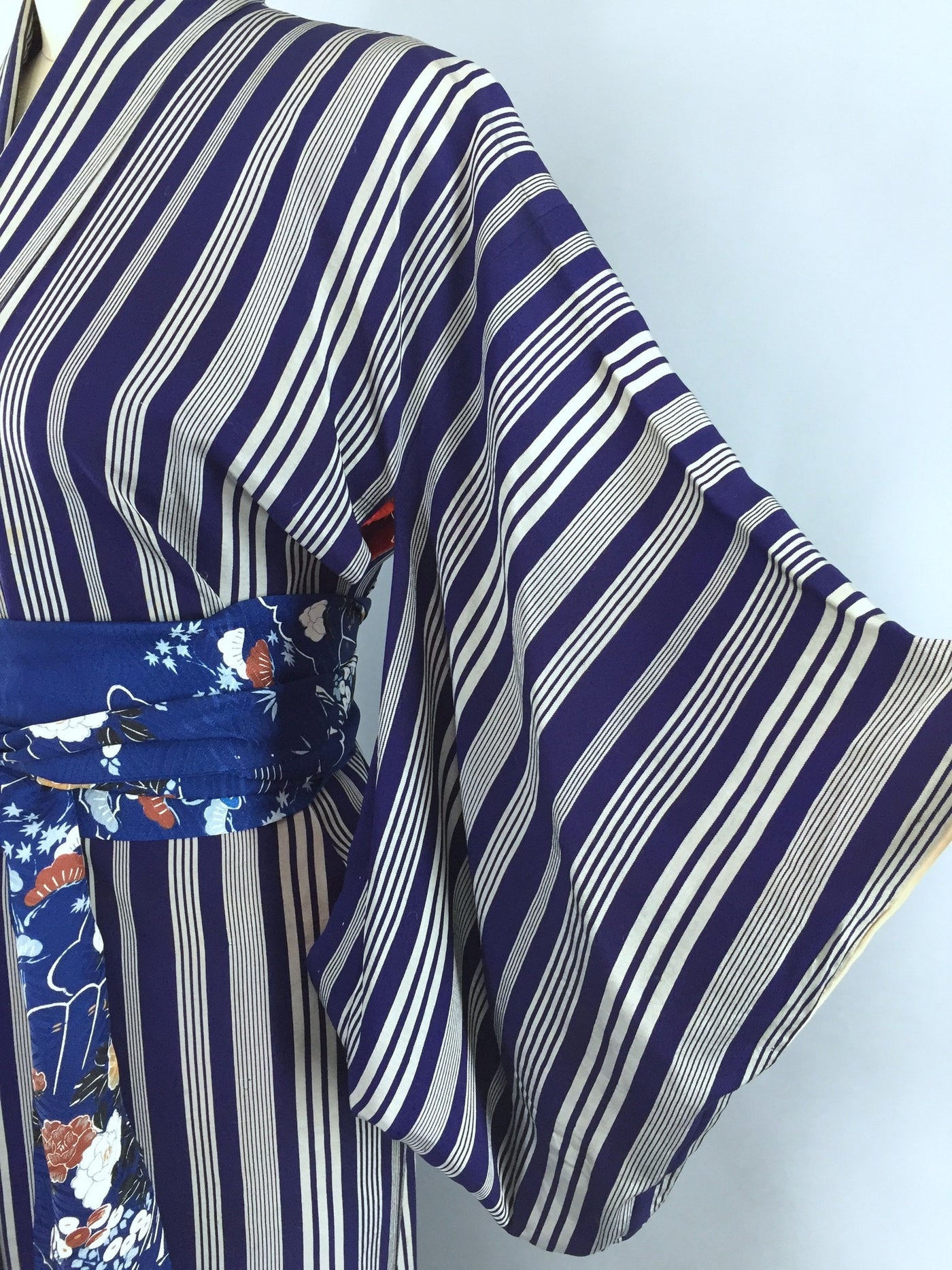 1950s Vintage Silk Kimono Robe with Silver Stripes – ThisBlueBird