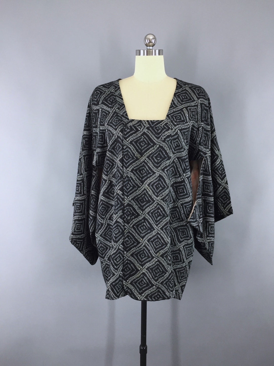 1950s Vintage Silk Michiyuki Kimono Coat Jacket in Black and White Shibori - ThisBlueBird