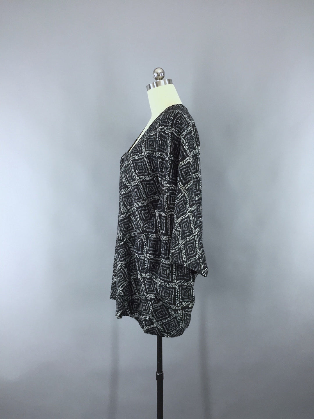 1950s Vintage Silk Michiyuki Kimono Coat Jacket in Black and White Shibori - ThisBlueBird