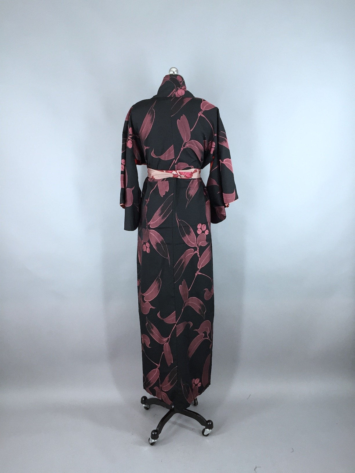 1950s Vintage Silk Rayon Kimono Robe / Black Mauve Floral - ThisBlueBird