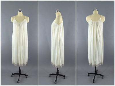 1960s Peignoir Set / Robe and Nightgown - ThisBlueBird
