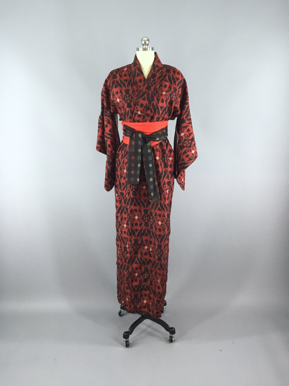 1960s Vintage Kimono Robe / Red & Black - ThisBlueBird
