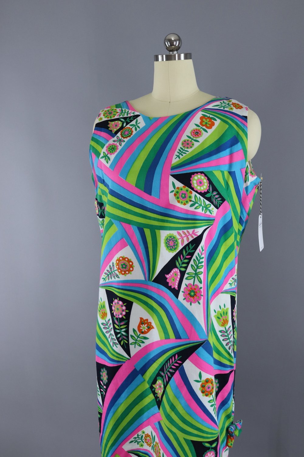 1960s Vintage Mod Shift Dress / Green & Neon Pink Abstract Floral Print - ThisBlueBird