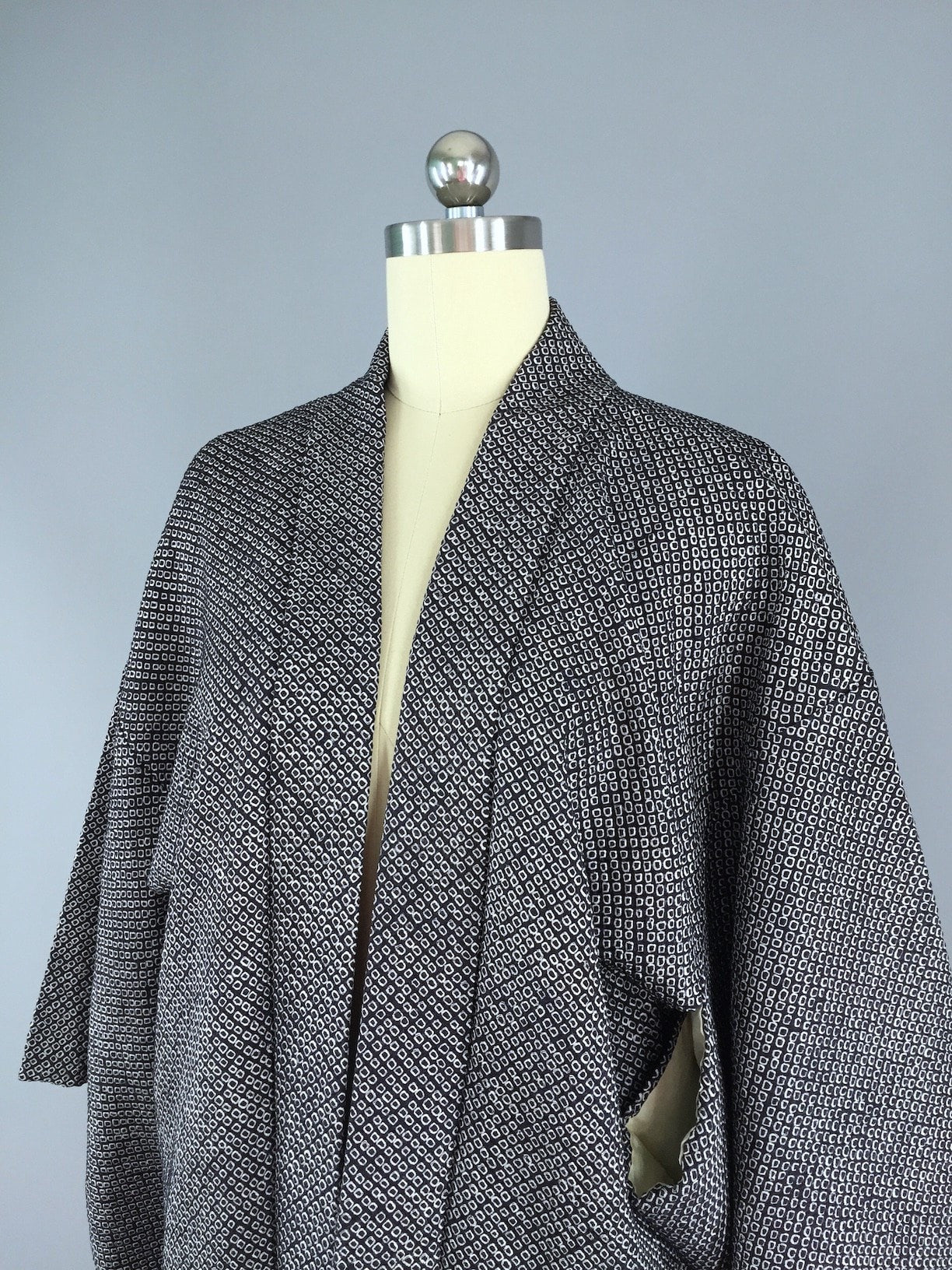 1960s Vintage Silk Haori Kimono Cardigan / Black Shibori - ThisBlueBird