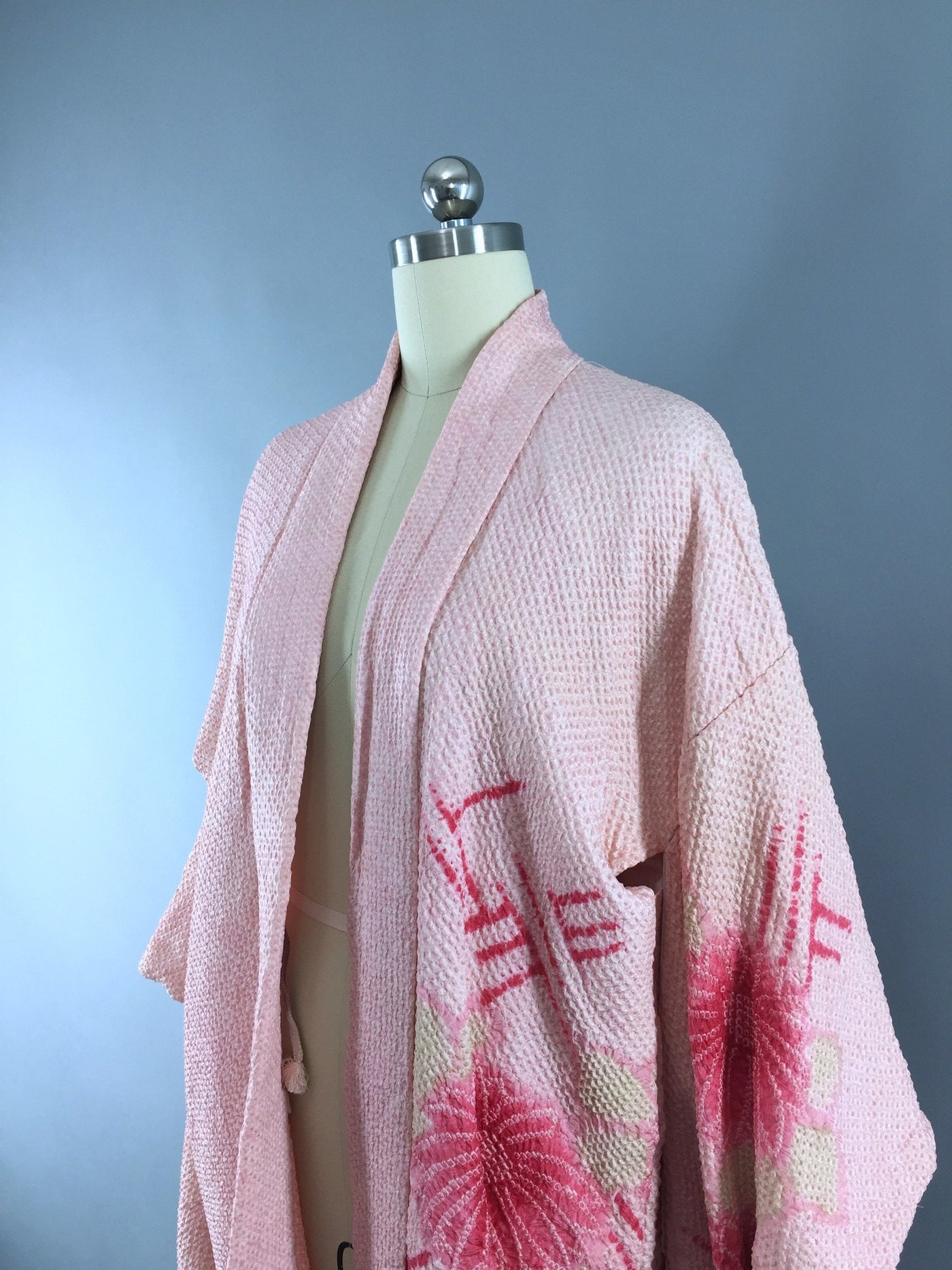 1960s Vintage Silk Haori Kimono Cardigan Jacket in Pink and White Shibori Floral - ThisBlueBird