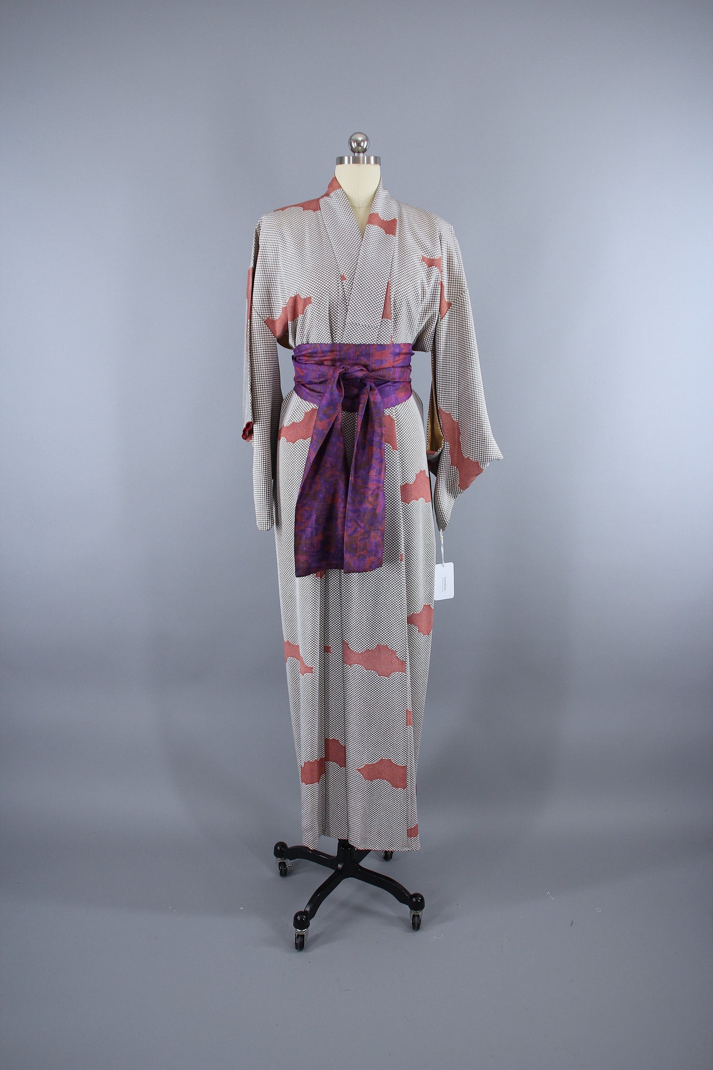 1960s Vintage Silk Kimono Robe / Black & White Clouds – ThisBlueBird
