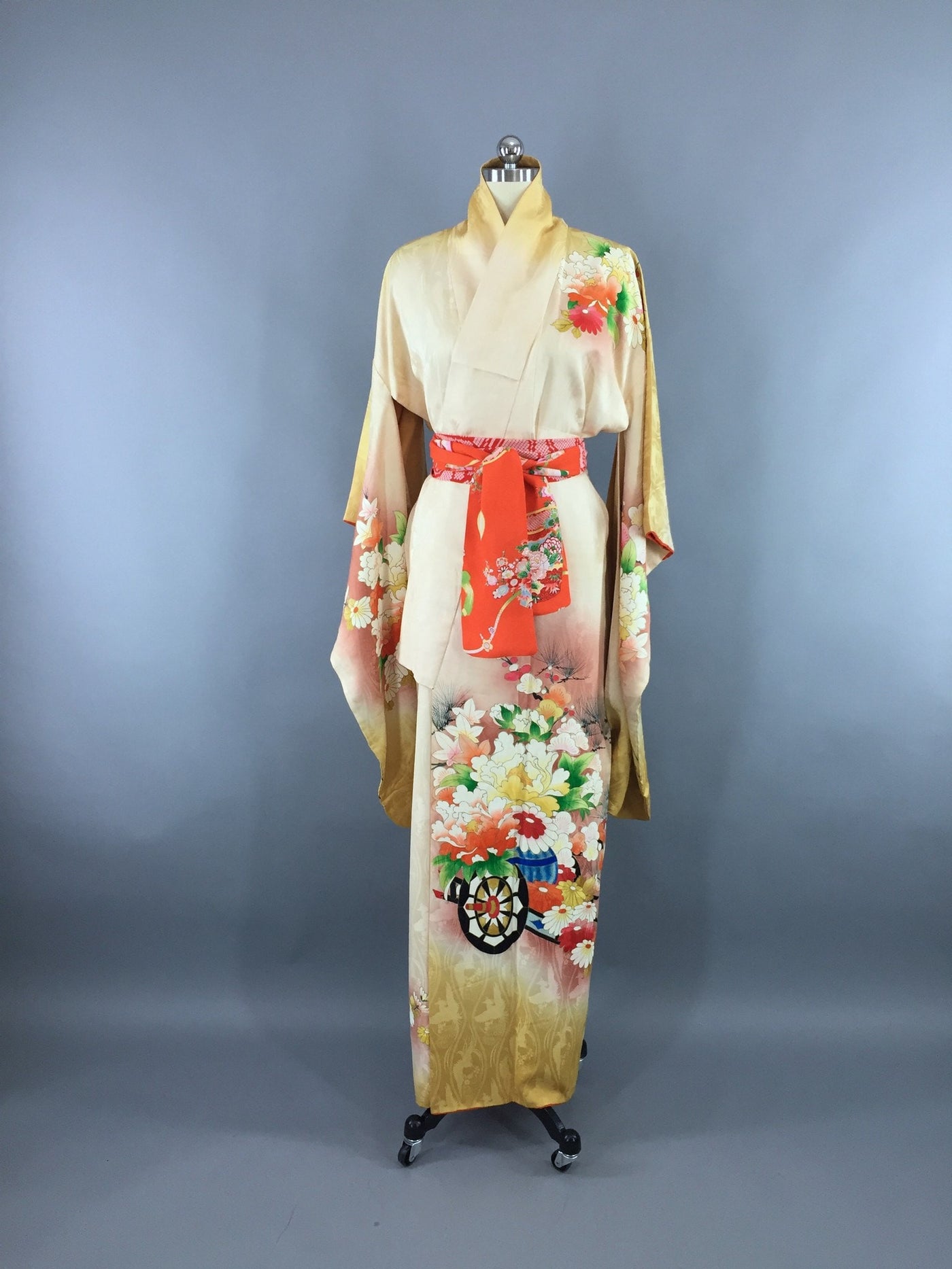 1960s Vintage Silk Kimono Robe Furisode in Ivory and Gold Ombre Floral - ThisBlueBird