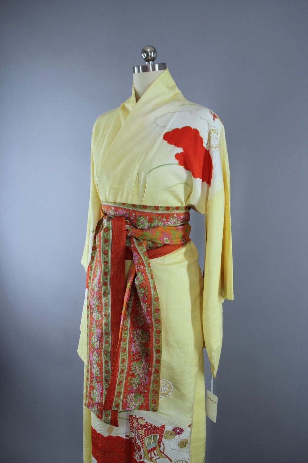 1960s Vintage Silk Kimono Robe in Pastel Yellow Novelty Print - ThisBlueBird
