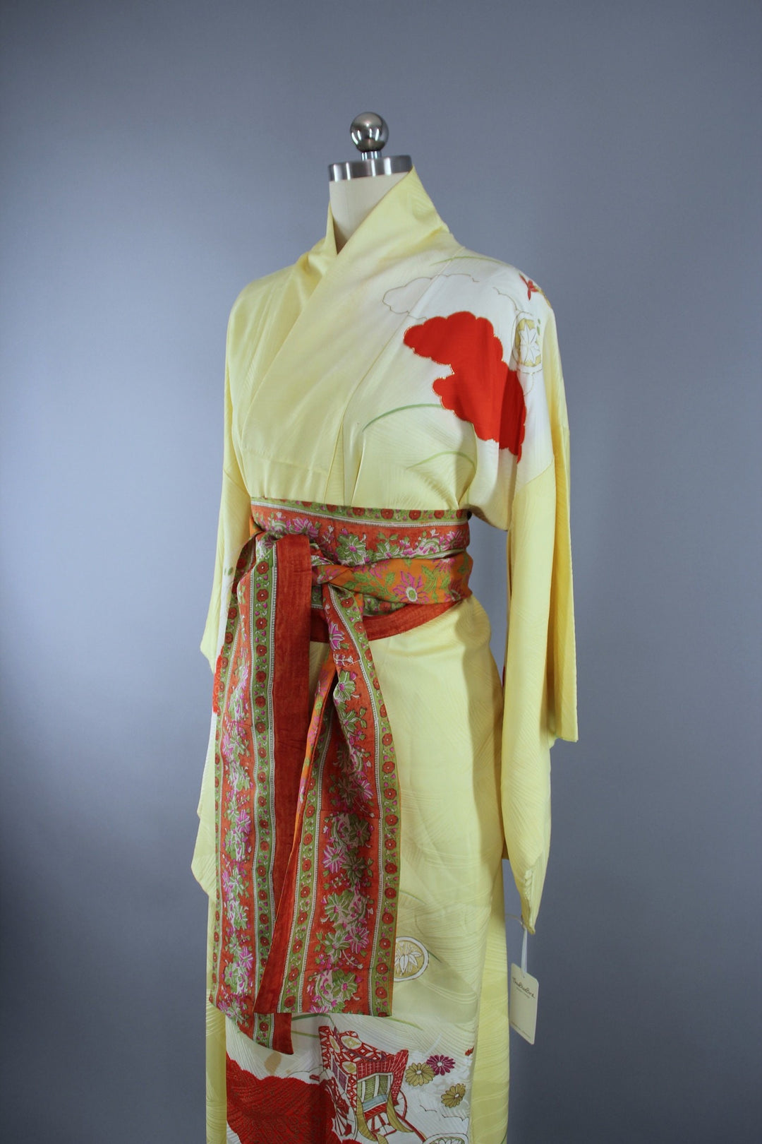 1960s Vintage Silk Kimono Robe in Pastel Yellow Novelty Print - ThisBlueBird