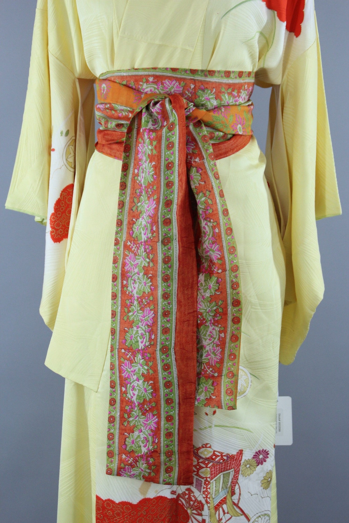 1960s Vintage Silk Kimono Robe in Pastel Yellow Novelty Print - ThisBlueBird