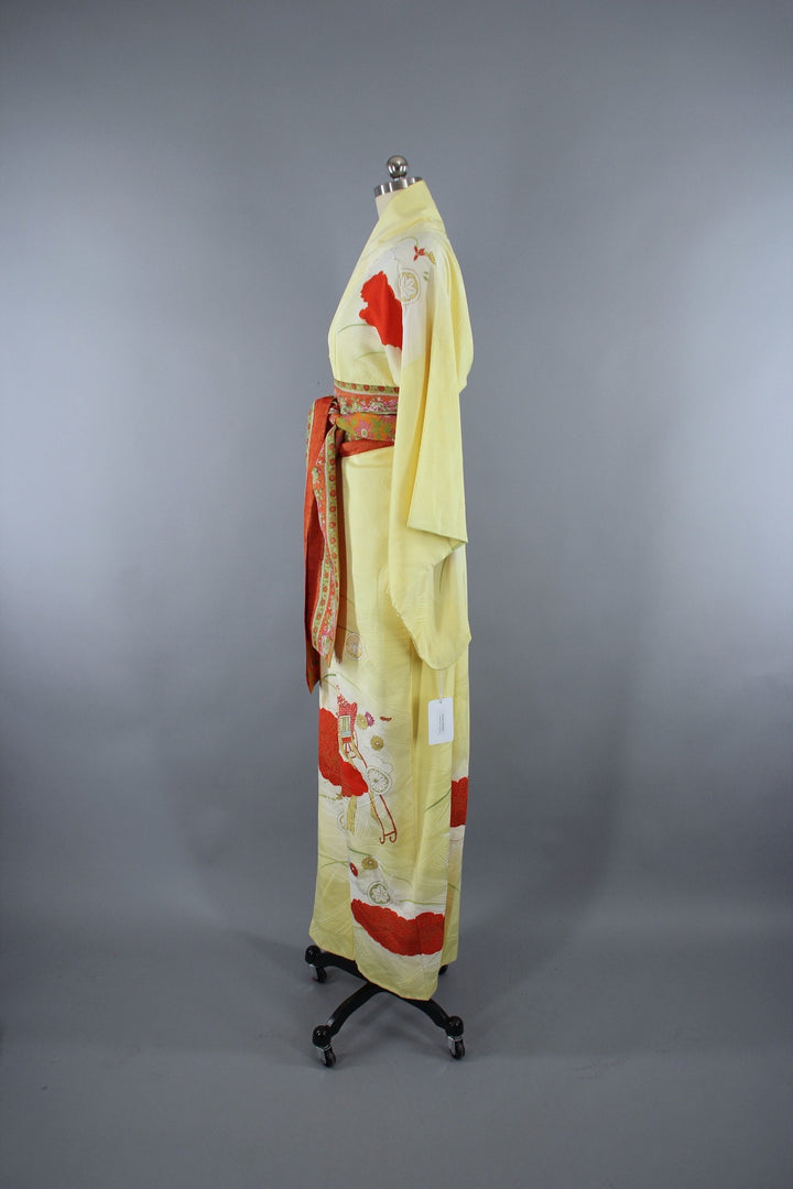 1960s Vintage Silk Kimono Robe in Pastel Yellow Novelty Print - ThisBlueBird