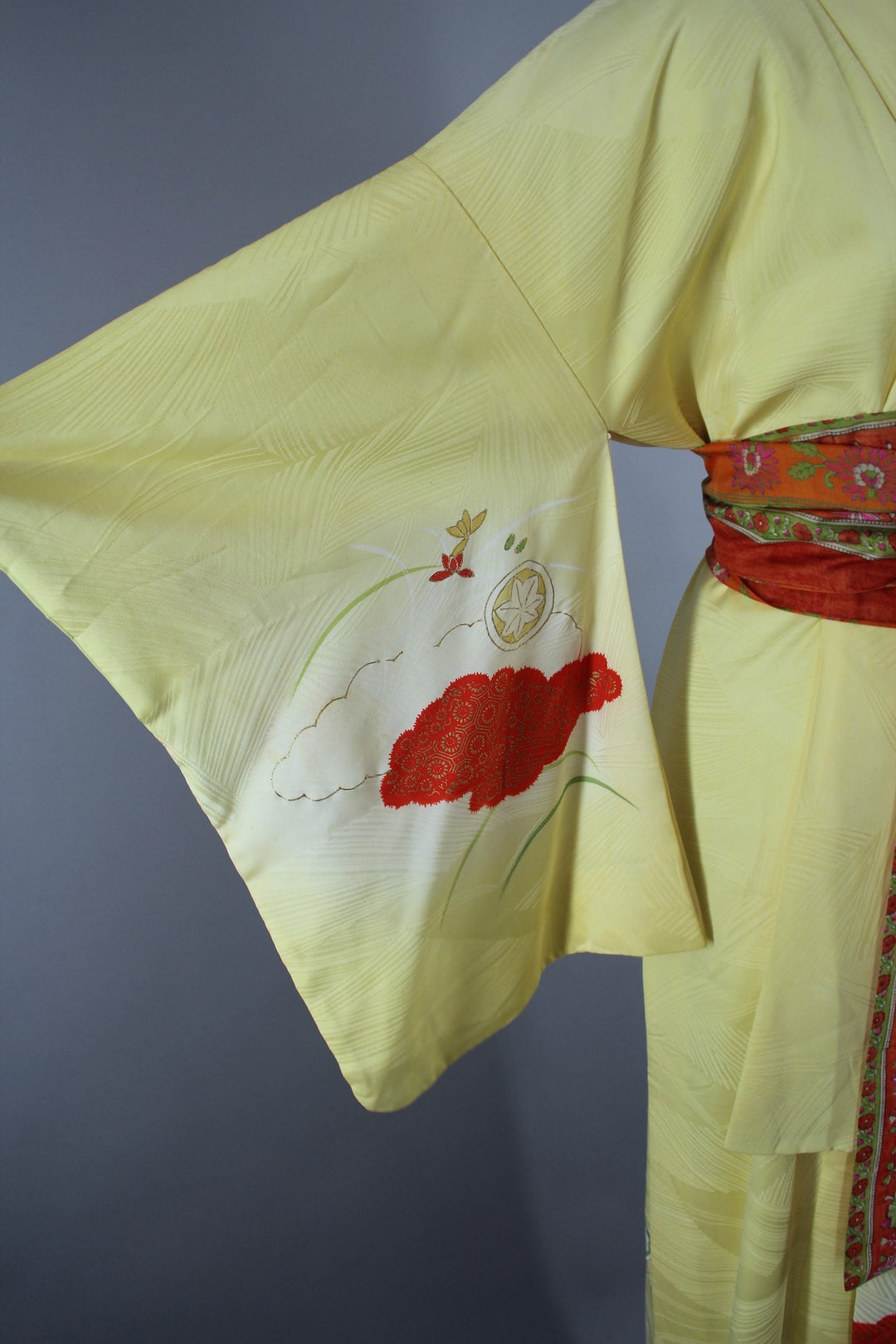1960s Vintage Silk Kimono Robe in Pastel Yellow Novelty Print - ThisBlueBird