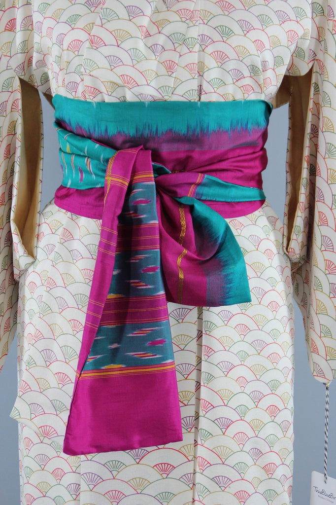 1960s Vintage Silk Kimono Robe / Ivory Seigaiha Fans Print - ThisBlueBird
