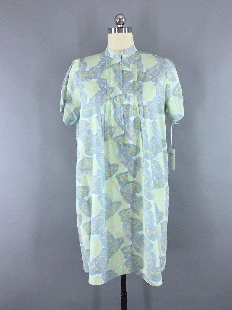 1970s Vintage Asian Umbrella Novelty Print Day Dress - ThisBlueBird