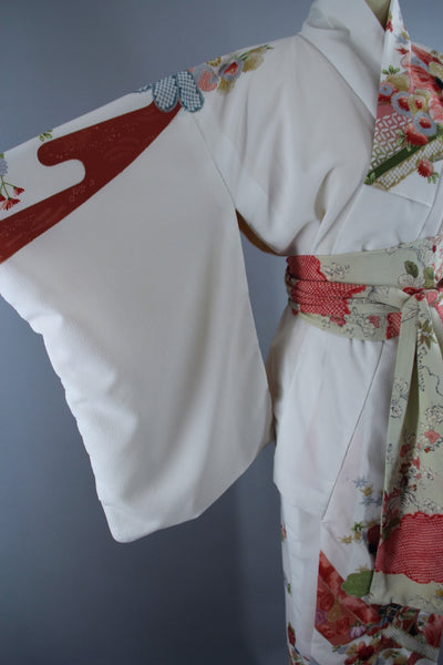 1970s Vintage Kimono Robe / White Floral - ThisBlueBird