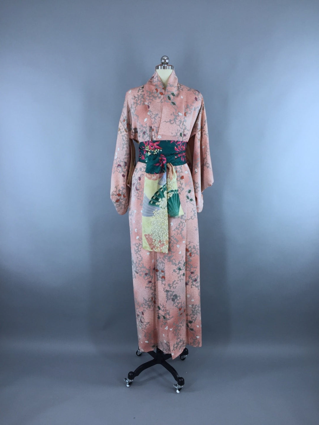 1970s Vintage Pink and Green Floral Print Kimono Robe - ThisBlueBird