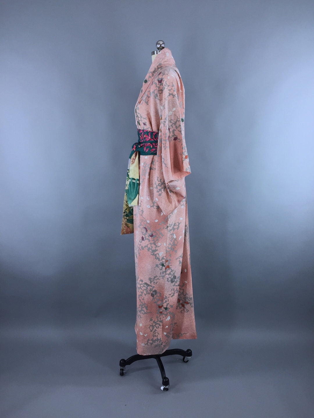 1970s Vintage Pink and Green Floral Print Kimono Robe - ThisBlueBird