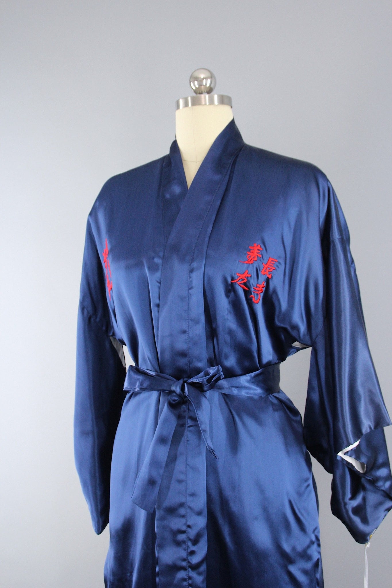 1970s Vintage Satin Kimono Robe with Embroidered Asian Crane Birds - ThisBlueBird