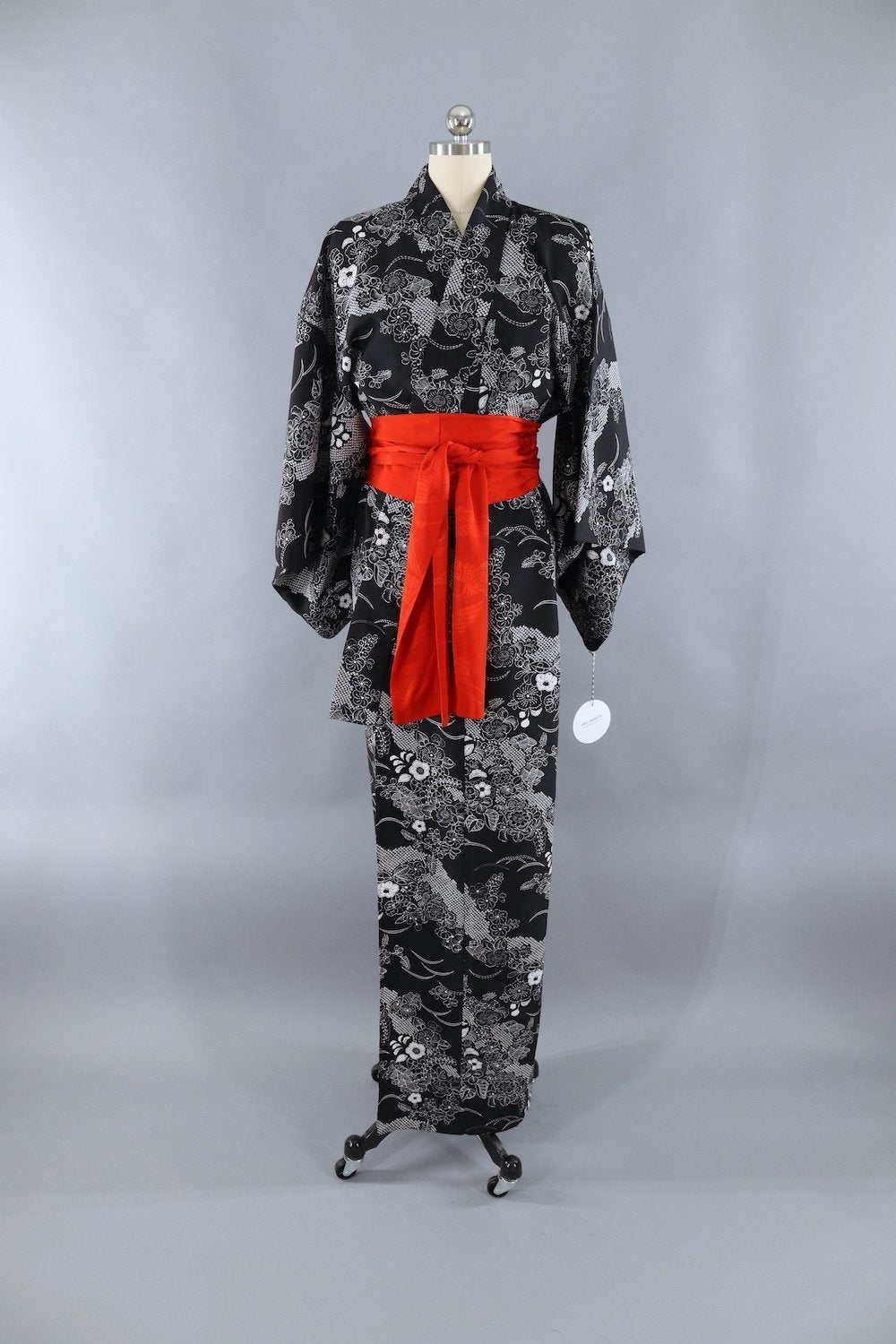 1970s Vintage Silk Kimono Robe / Black &amp; White Floral Print - ThisBlueBird