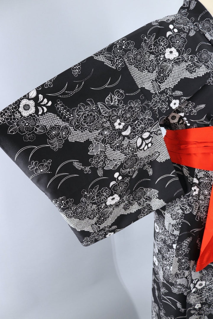 1970s Vintage Silk Kimono Robe / Black &amp; White Floral Print - ThisBlueBird