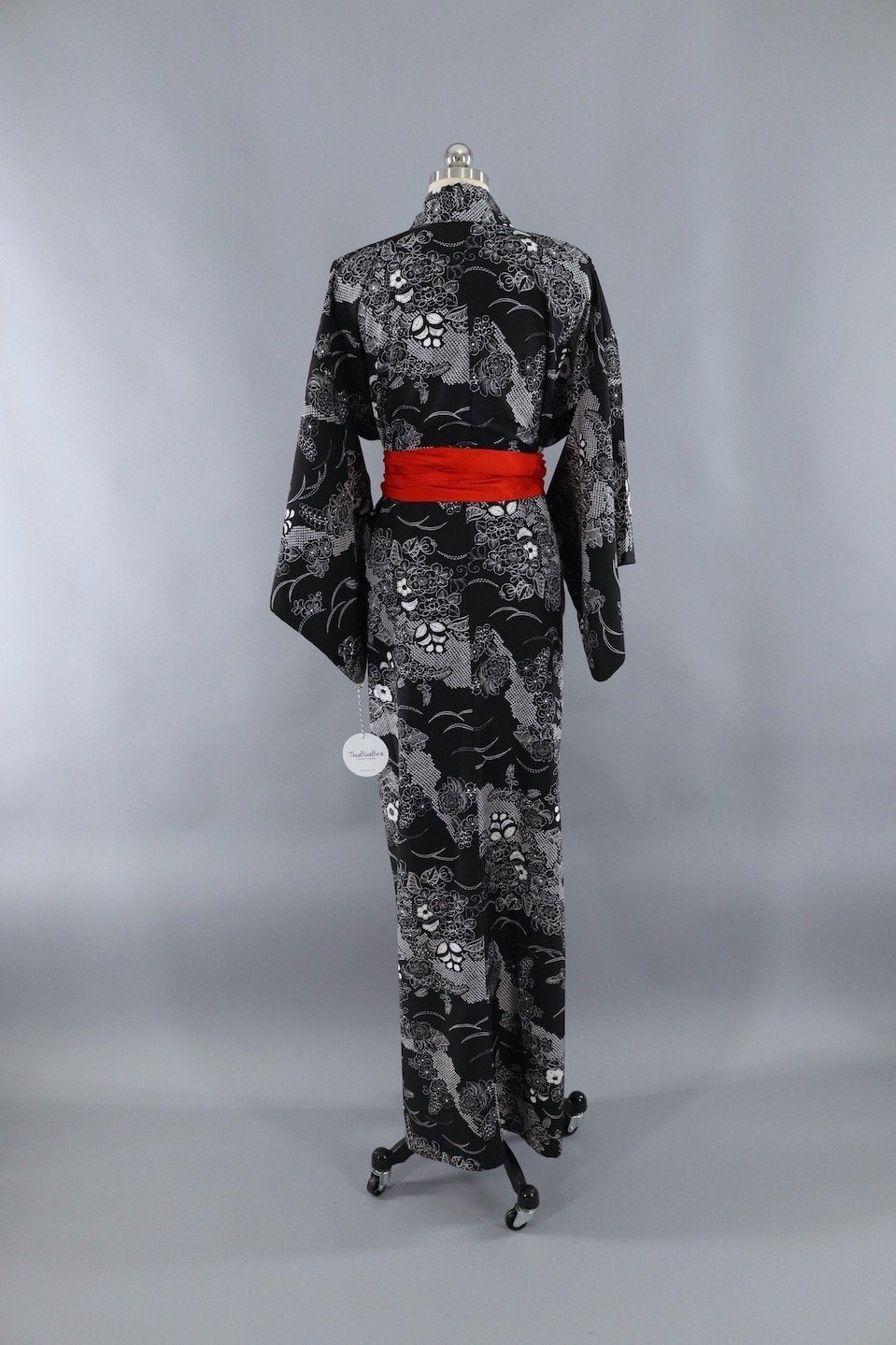 1970s Vintage Silk Kimono Robe / Black &amp; White Floral Print - ThisBlueBird