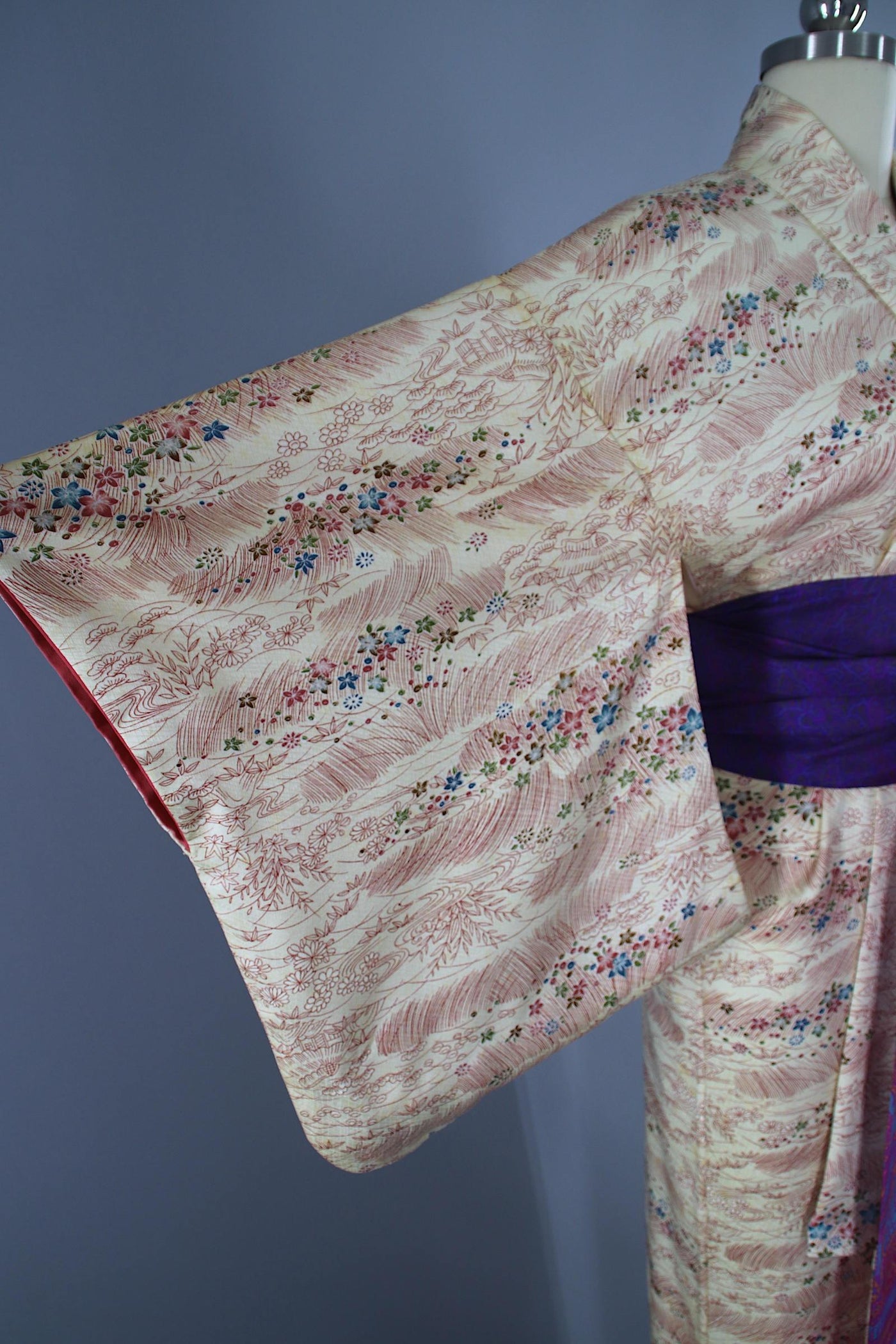 1970s Vintage Silk Kimono Robe / Ivory Magenta Purple Floral Print - ThisBlueBird