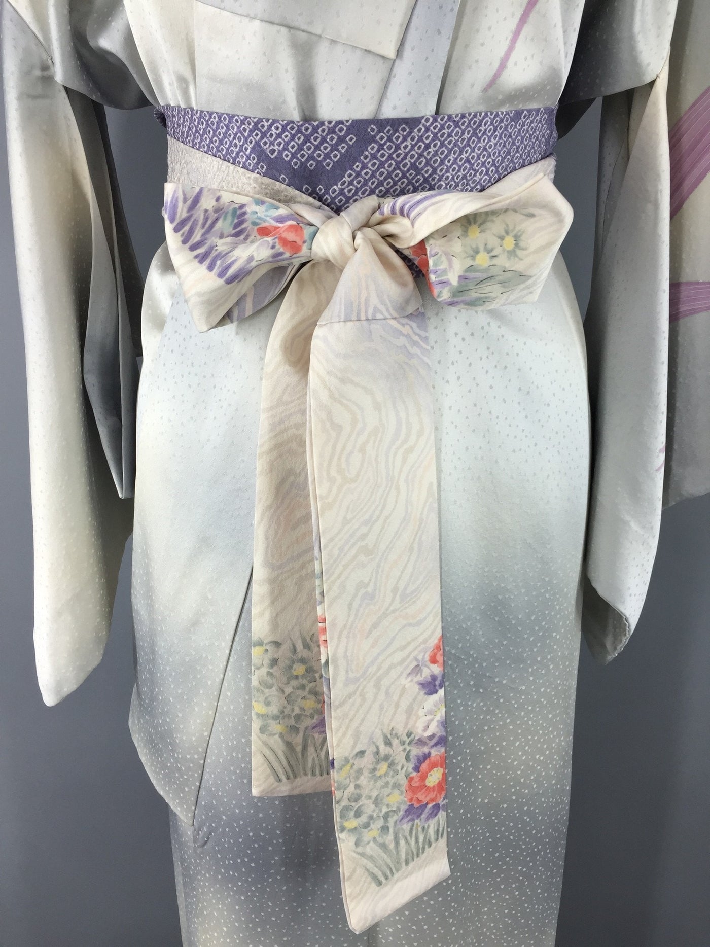 1970s Vintage Silk Kimono Robe with Grey and Pink Leaves Floral Print - ThisBlueBird